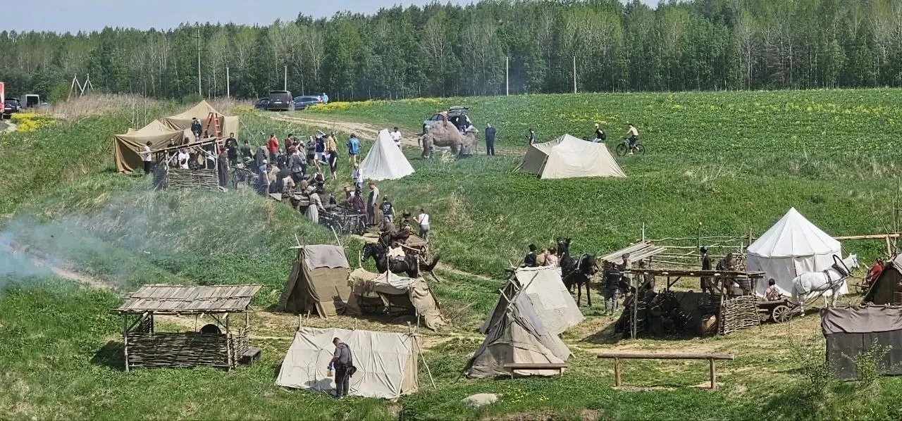 Съёмки "Капитанской дочки" проходят у водопадов в Саблино  На месте съёмок установили целую кучу дек
