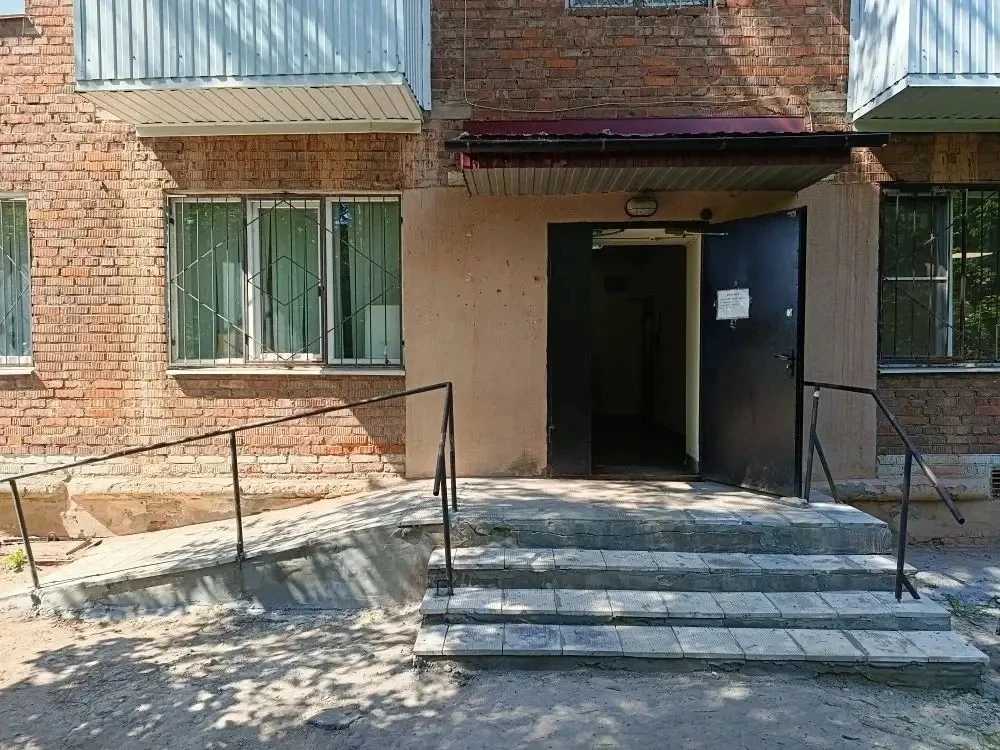 🛠️ Ремонт входной группы на Красноармейской, 1
Сотрудниками МКУ «Управление по обеспечению деятельн