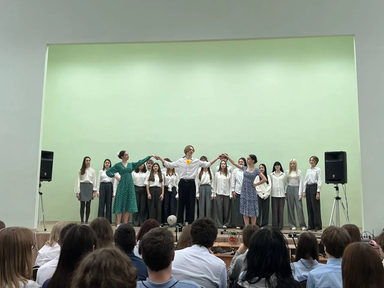 📅 12 февраля в актовом зале школы состоялся урок мужества!  Урок провели Константин и Владимир, пред