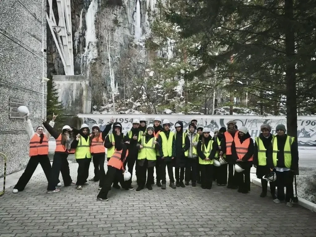 💌 «Марафон благодарности» продолжает 8 «В» класс!  Май — время подводить итоги и говорить самые важн
