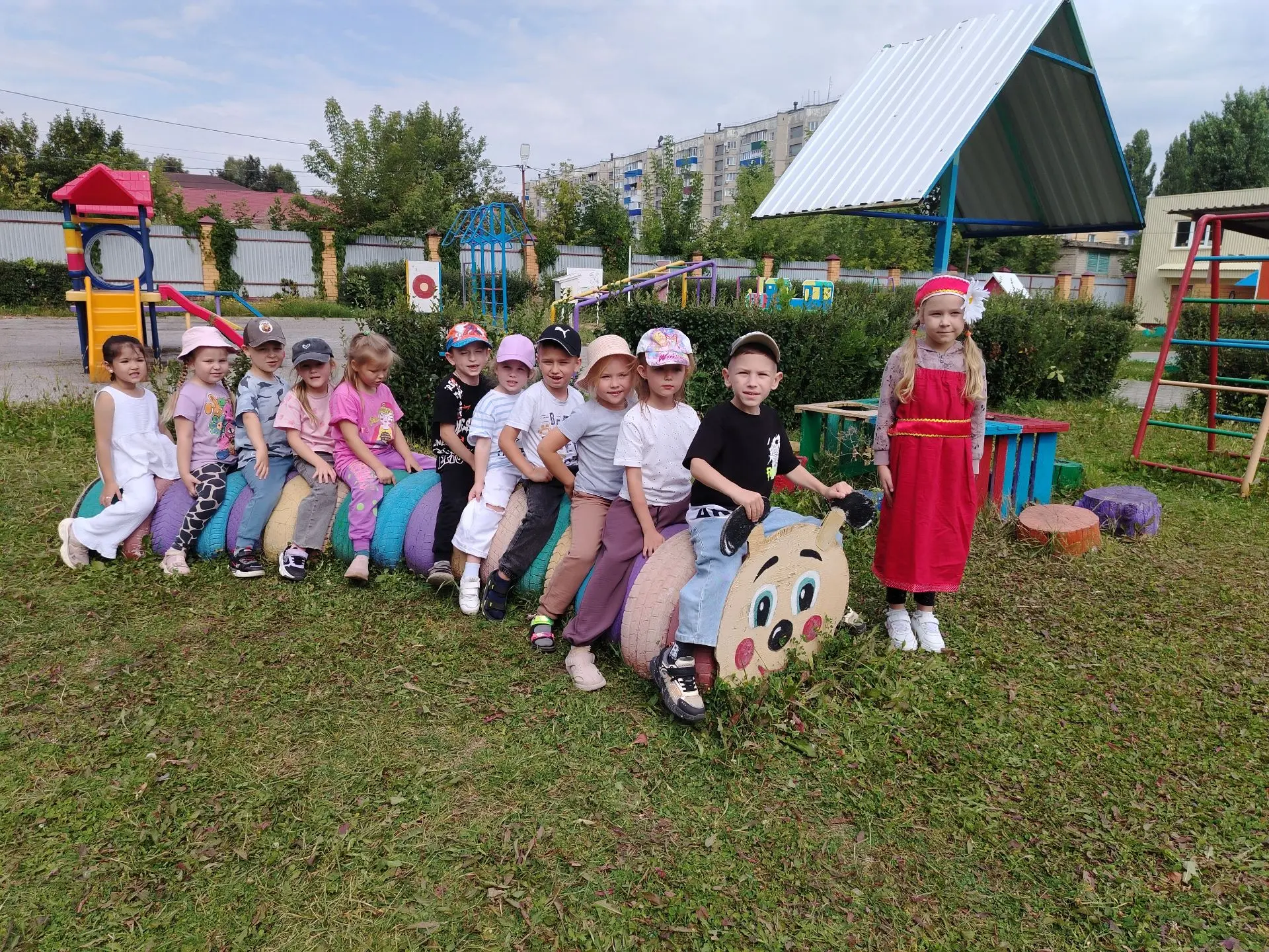 Сегодня в нашем детском саду состоялось красочное мероприятие — «Прощание с летом»! Дет...