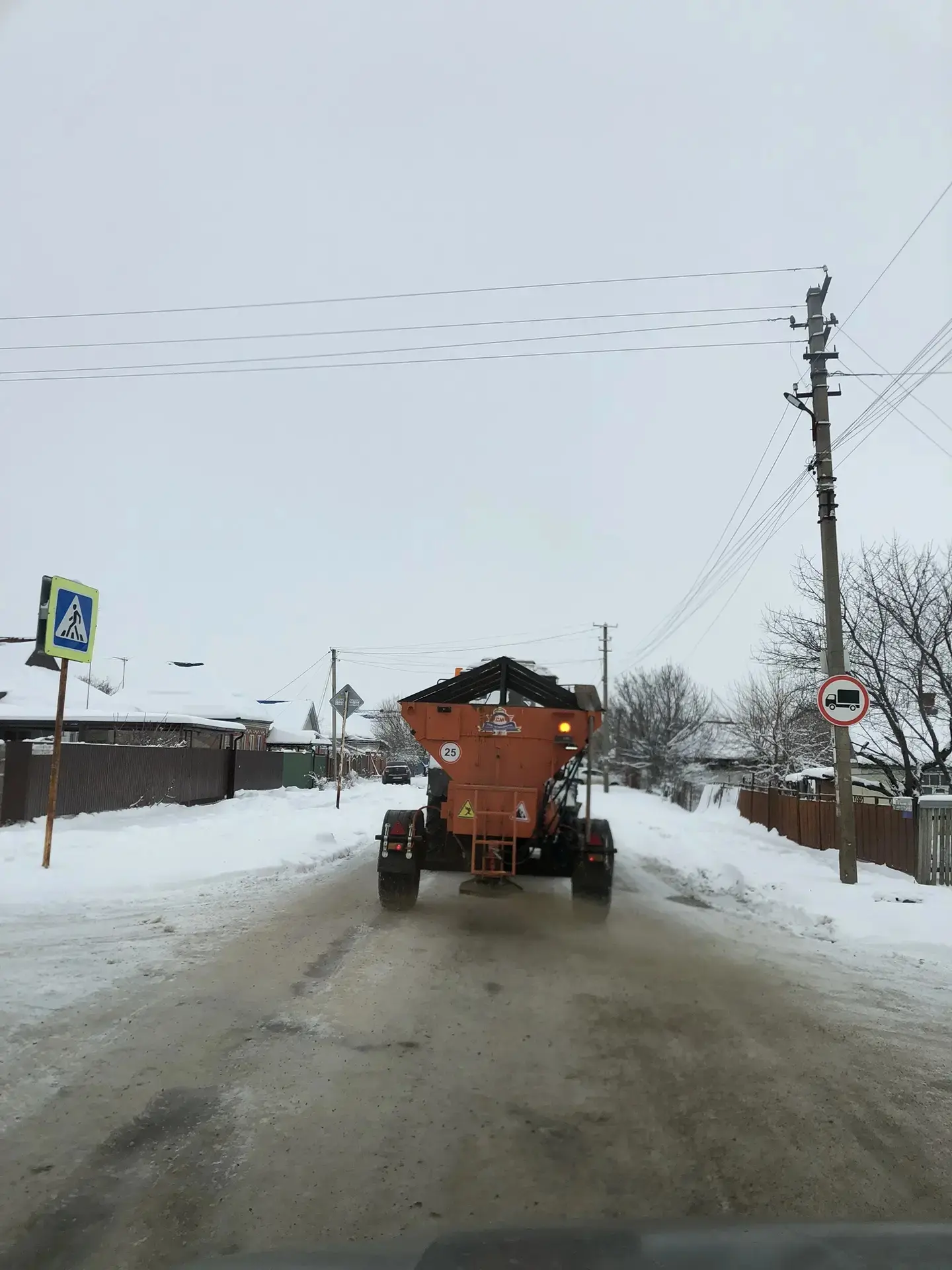 🚜 МУП «Коммунальник» продолжает работы по зимнему содержанию дорог