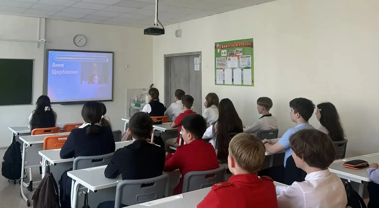 ☝️РАЗГОВОРЫ О ВАЖНОМ ☝️  Традиционно наша неделя началась с церемонии поднятия Государственного флаг