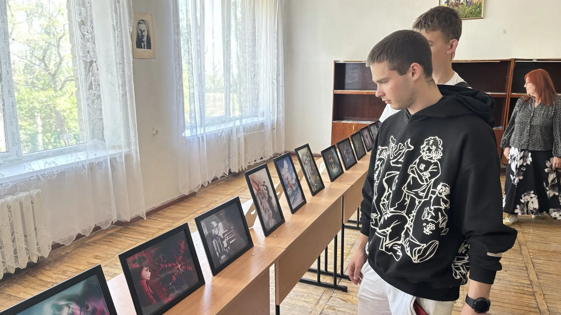 🔥 В ХАУ прошла выставка картин в стиле диджитал-арт талантливого студента Никиты Маленко!  В стенах 