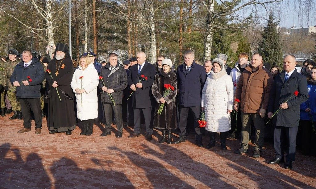 Студенты университета почтили подвиг воинов-десантников героической 6-ой роты Псковской дивизии  1 м