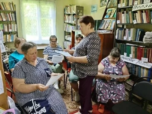 ✨Внимание и забота там, где она нужна: визит социальной приёмной  🏡🚌Сотрудники Ельнинского комплексн