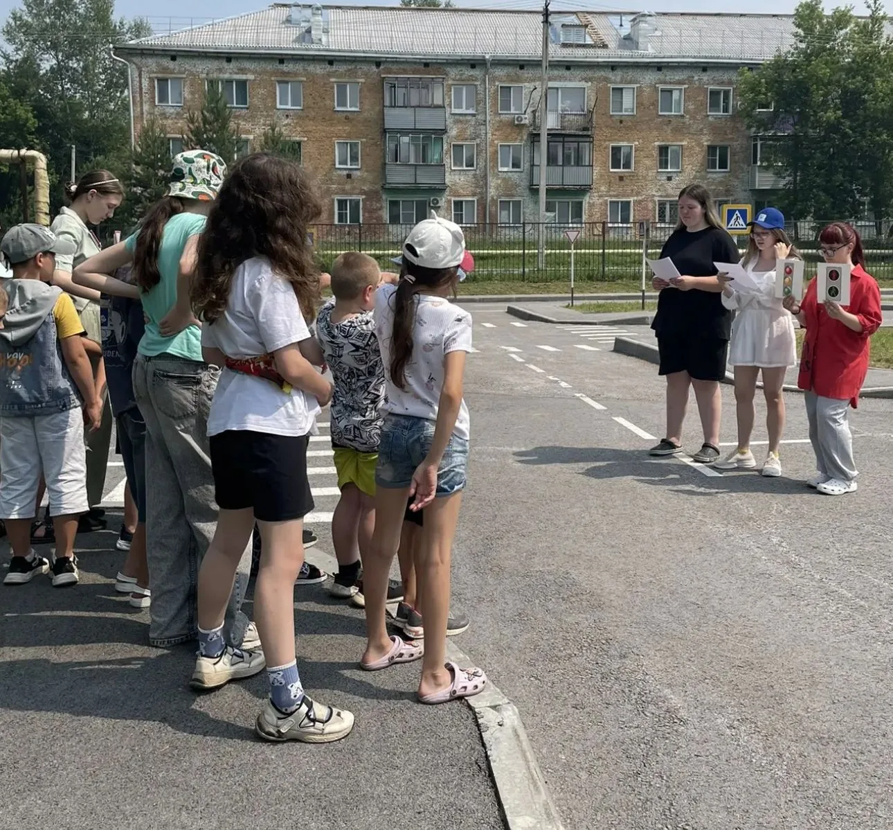 Безопасное лето начинается с нас! 🚦

В нашем школьном лагере "Дружба" прошло супер-полезное меропри