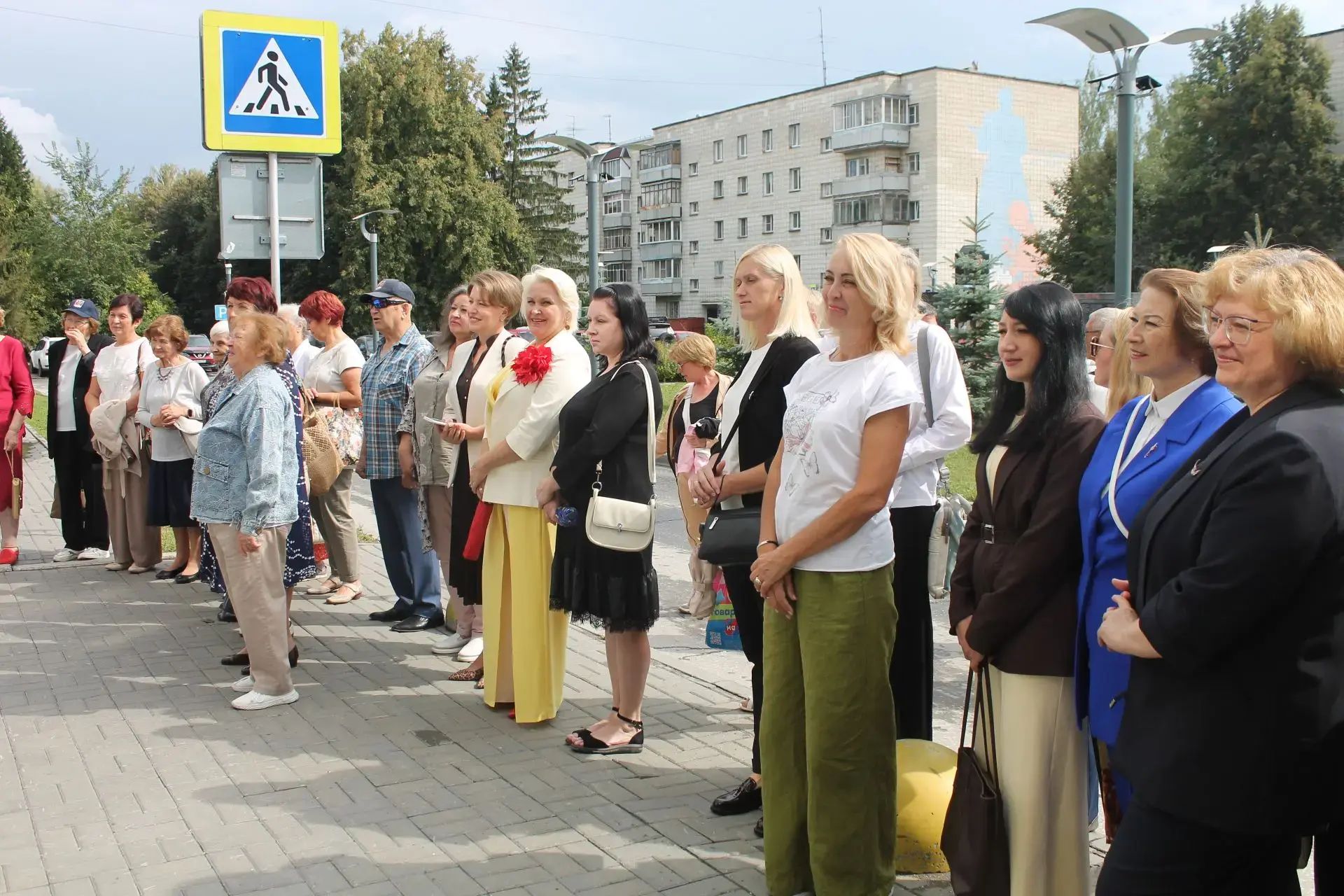 🎉В Краснообске открыли обновлённую Доску Почёта