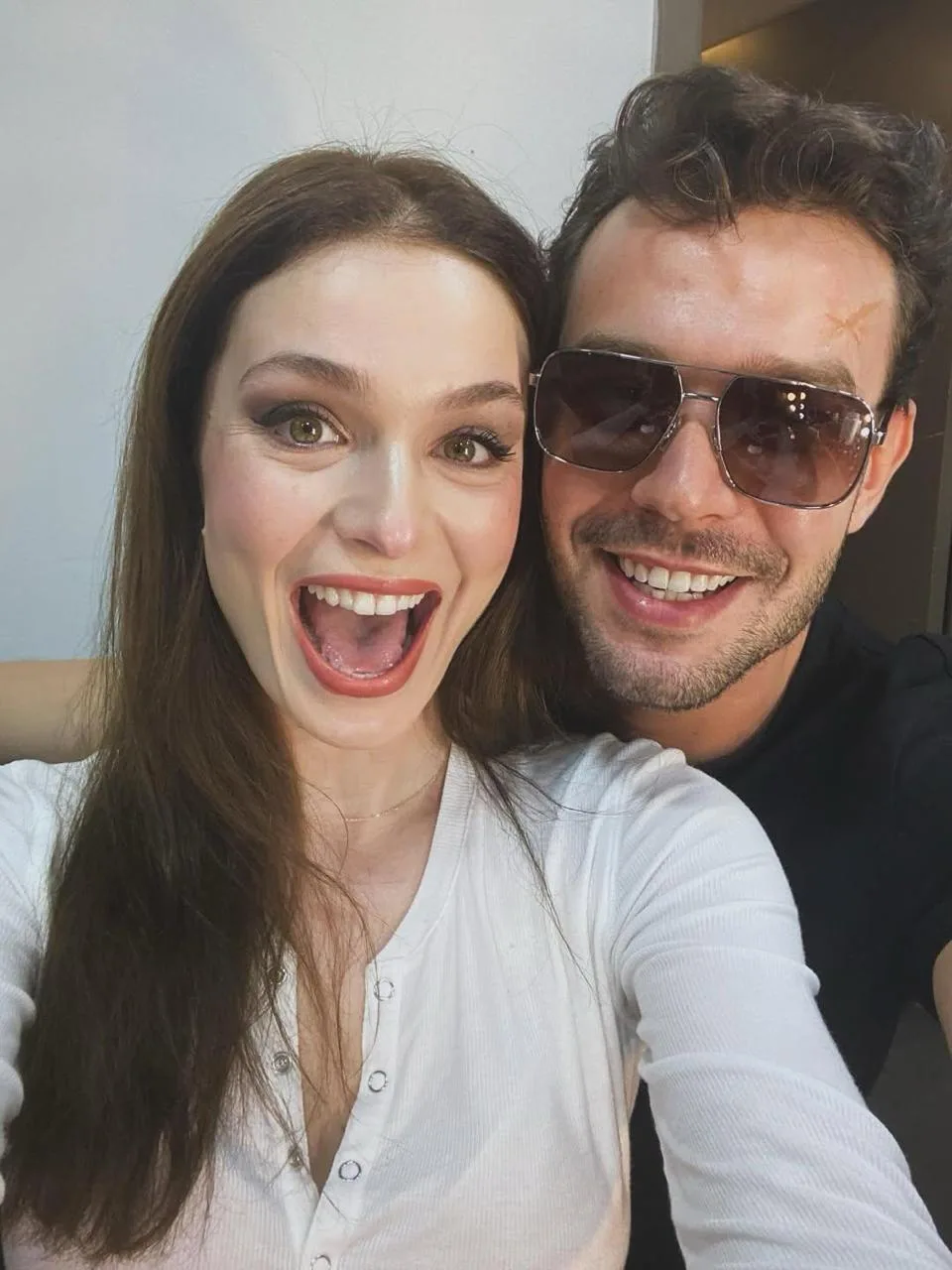 Айтач Шашмаз и Серра Арытюрк официально подтвердили свои отношения ❤️

Актёр из сериала «Ты тот, ког