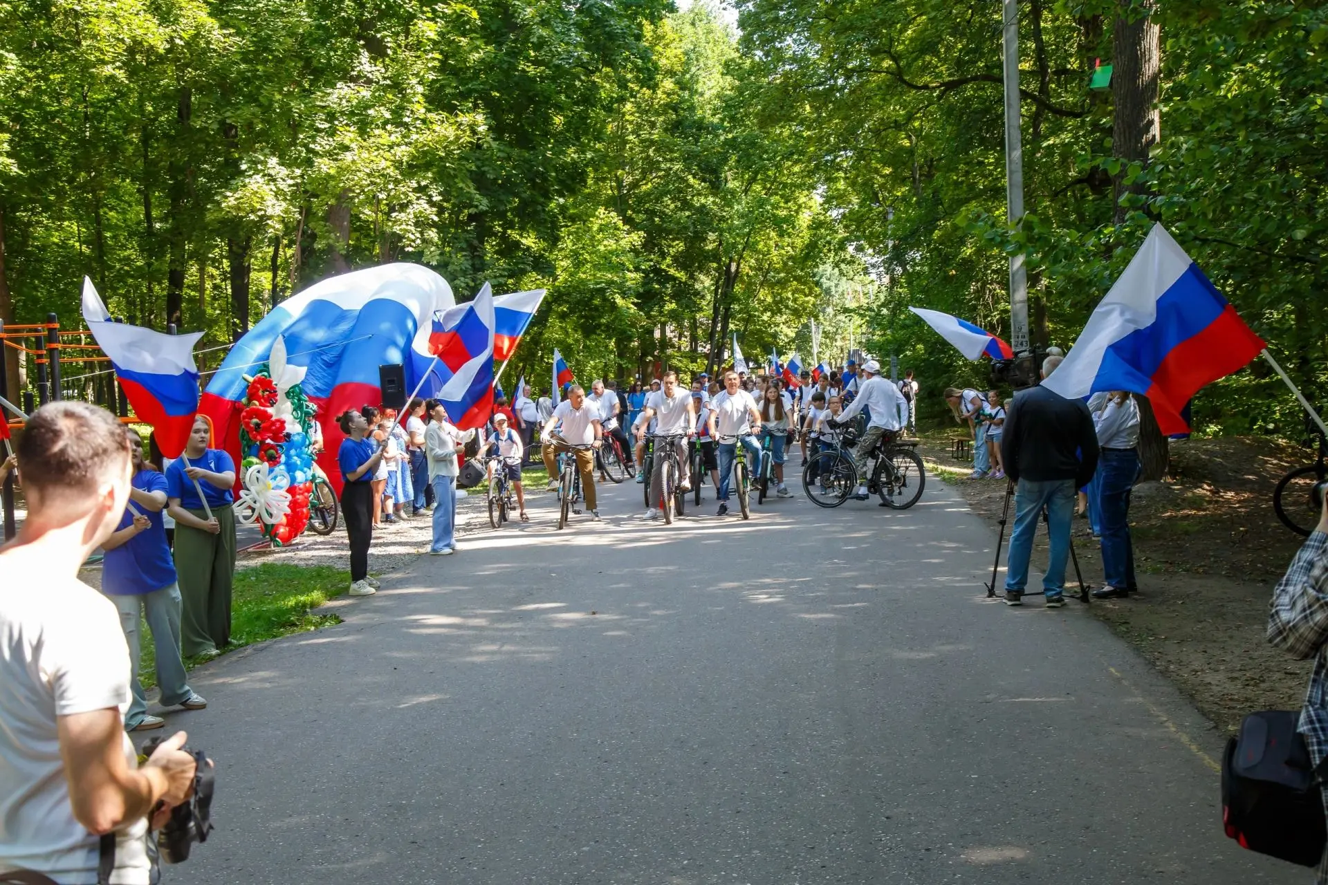 МАССОВЫЙ ПАРАД «ТРИКОЛОР» УЧАСТВУЕТ В ГОЛОСОВАНИИ ВО ВСЕРОССИЙСКОМ КОНКУРСЕ «RUSSIAN TR...