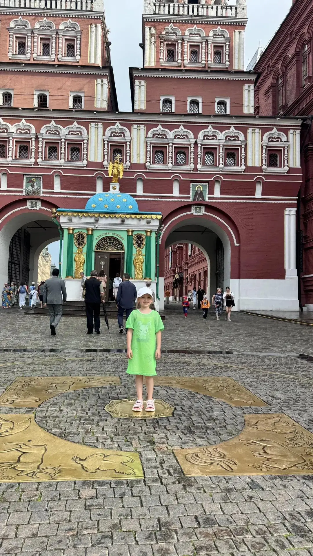 🏰 ШКОЛЬНЫЕ ПРИВЕТЫ 🏰

Анастасия из 1 «А» класса передаёт привет из самого сердца нашей Родины — Мо
