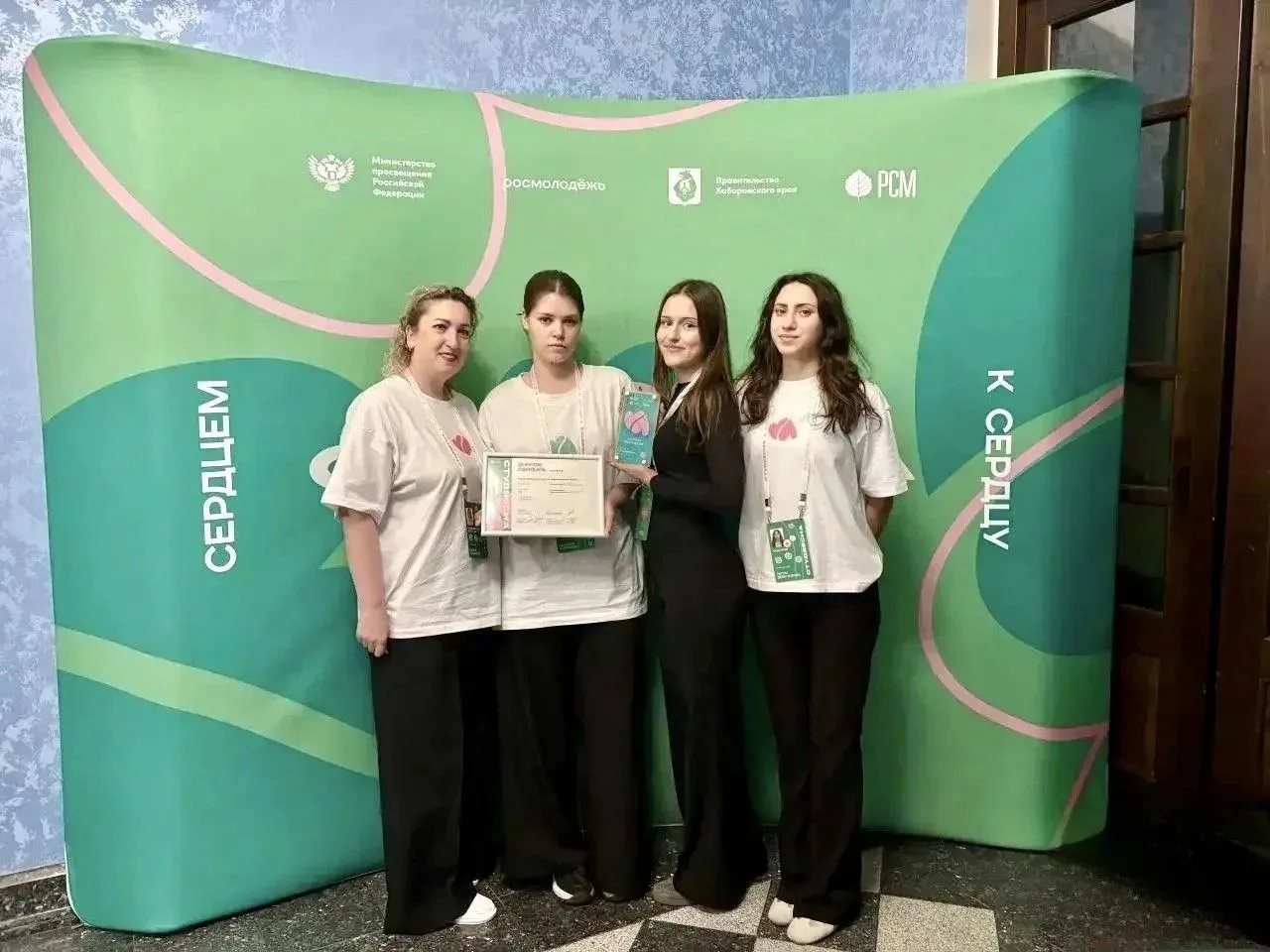 🎉 Диплом лауреата II степени «Российской студенческой весны» в руках у Алтайской академии гостеприи