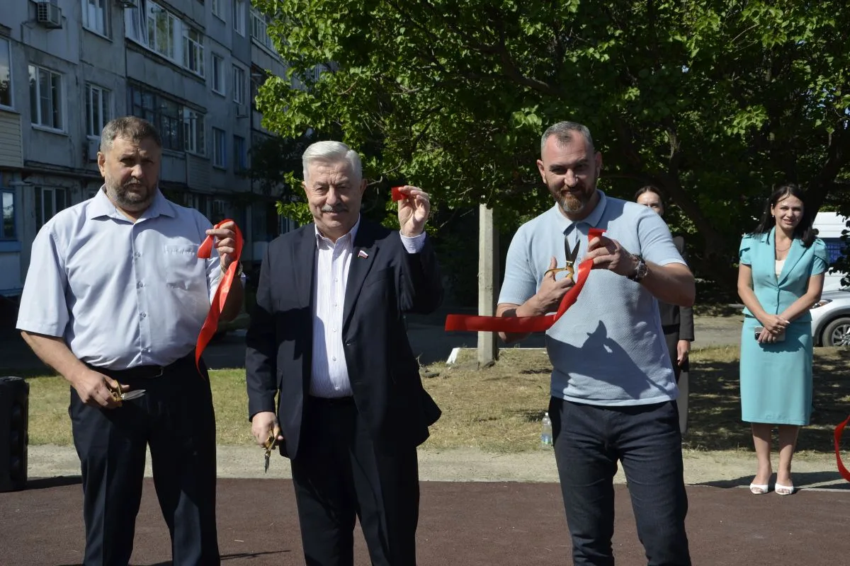По Народной программе правящей партии открыли три новых общественных пространства в ЛНР