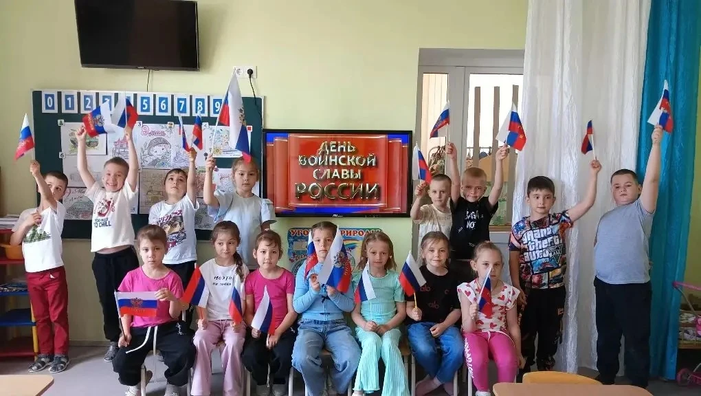 В подготовительной группе “Кораблик” прошло познавательное занятие, посвящённое Дню вои...
