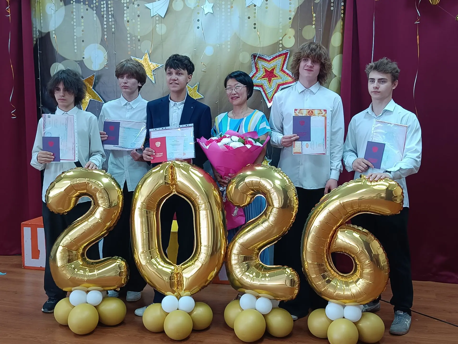 Прощание с девятым классом

🎓 В нашей школе состоялась торжественная церемония вручения аттестатов 