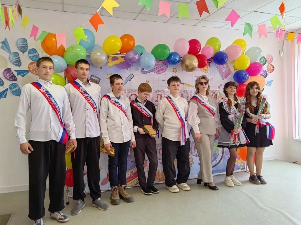 Сегодня в нашей школе состоялся особенный и очень трогательный праздник — Последний зво...