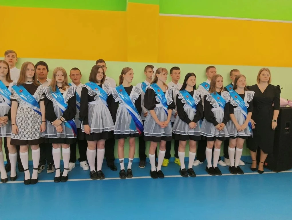 Сегодня в нашей школе прозвенел «Последний звонок»! 🎉🏫