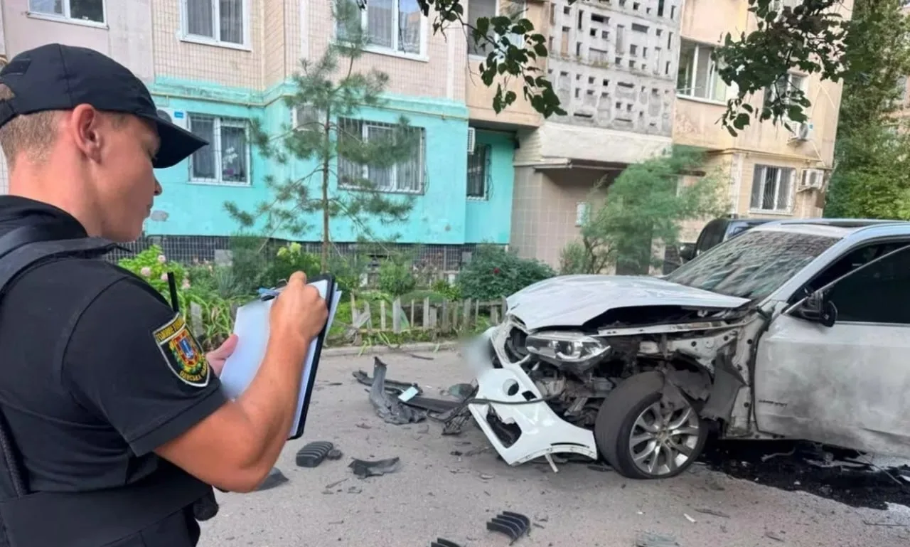 ⚡️ В Одессе взорвали авто старшего офицера ВМС ВС Украины Сазонова Вячеслава, — сообщаю...