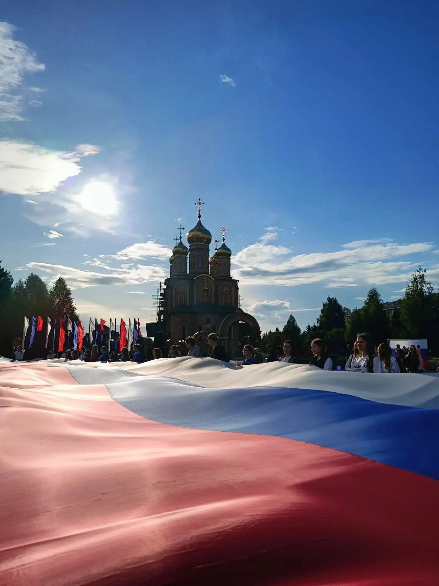 🇷🇺 Сегодня, 22 августа, в День Государственного флага Российской Федерации, волонтёры...