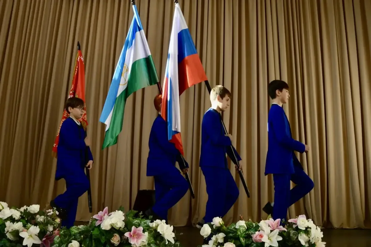 Мероприятия. Начало недели  Звуки Гимна Российской Федерации, а потом Республики Башкортостан огласи