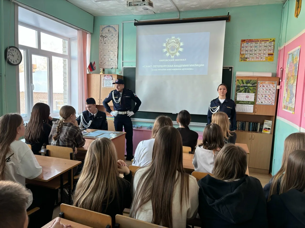 Профориентационная встреча👩‍🎓  6 февраля учащиеся 9-11 классов МБОУ СОШ №6 встретились с курсантами 