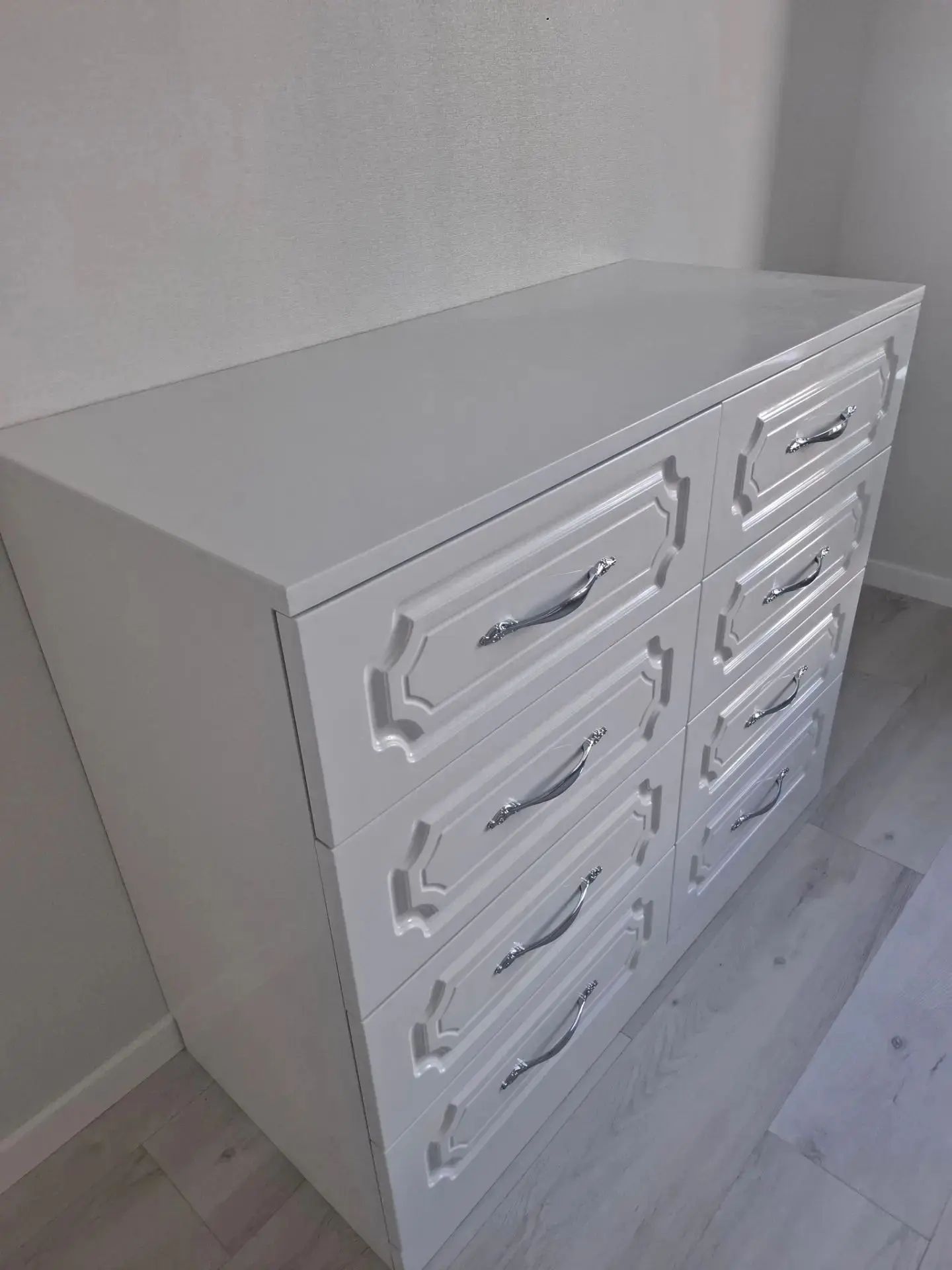 ✨ Белый, который выглядит дорого.

🤍 Корпус изготовлен из ЛДСП EGGER W1100 ST9 «Белый Альпийский» с