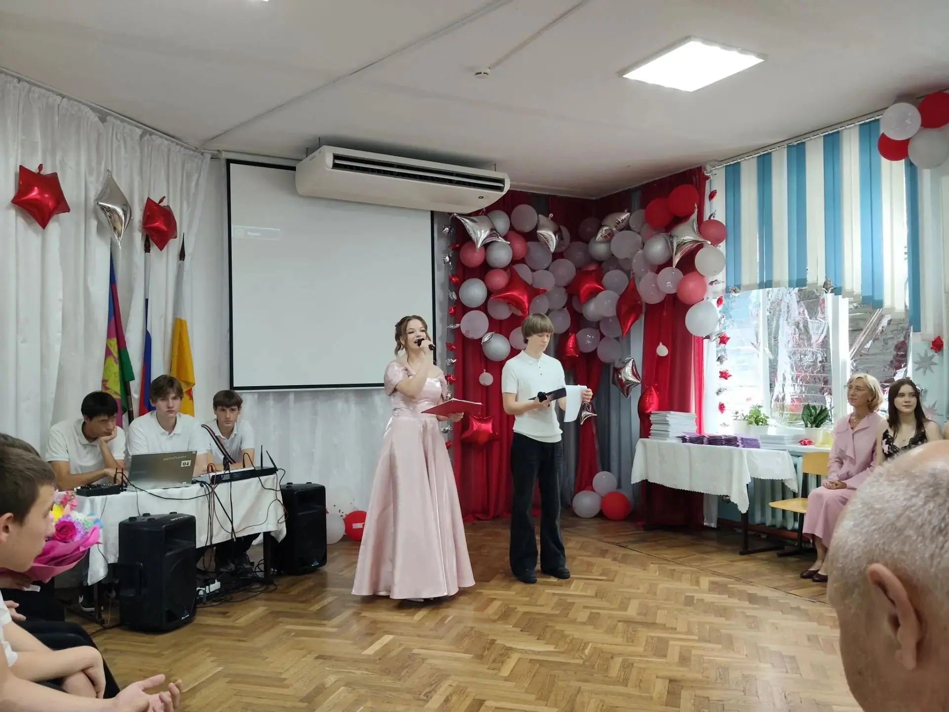 #Лето2026 #Выпускной9класс
30.06.2026 состоялось торжетвенное вручение аттестатов выпускникам 9-х кл