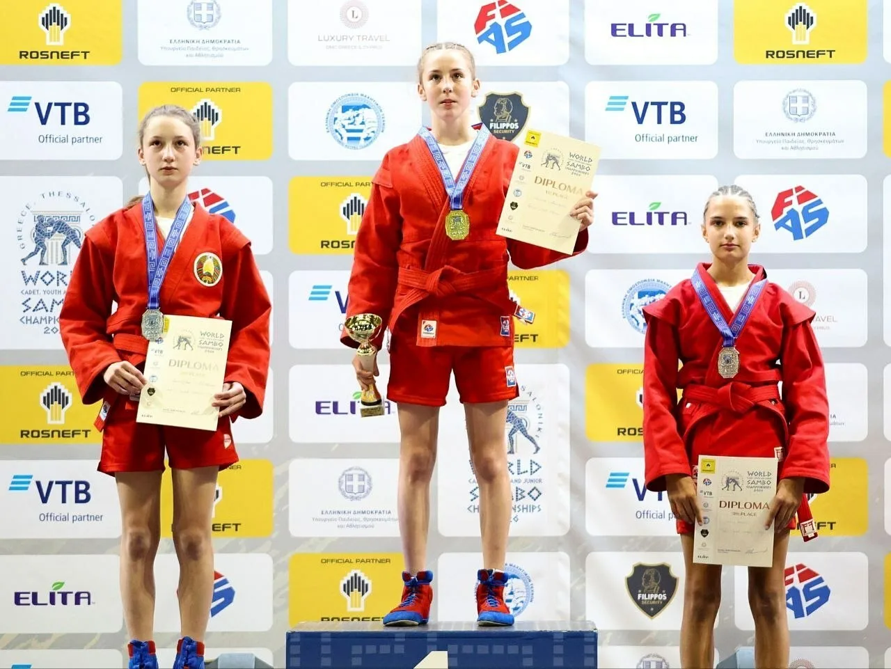 На победном пьедестале — хрупкая девочка: калининградка стала чемпионкой мира по самбо