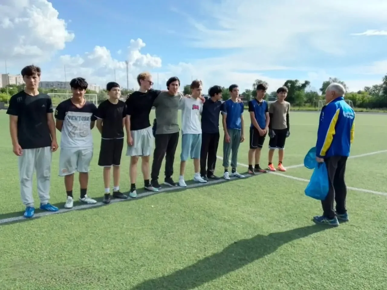 ⚽Дворовый футбол собрал пять команд на стадионе парка «Северный»

В Октябрьском районе прошла товари