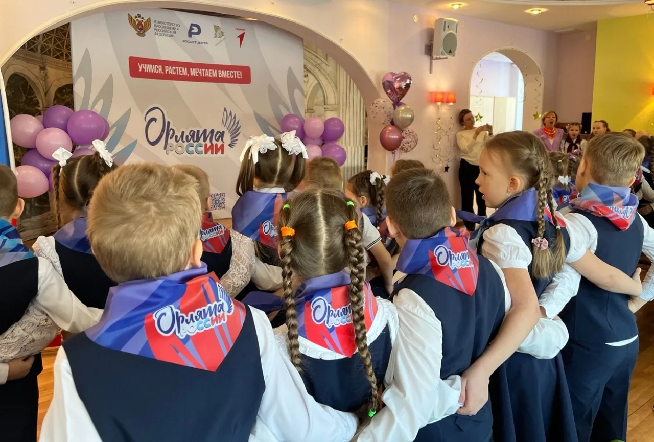 ЭТОТ ДЕНЬ - НЕ ПРОСТО ДАТА! РЕБЯТ ПРИНИМАЮТ в "ОРЛЯТА"!🦅🇷🇺  1⃣8⃣февраля в нашем Лицее состоялось по-