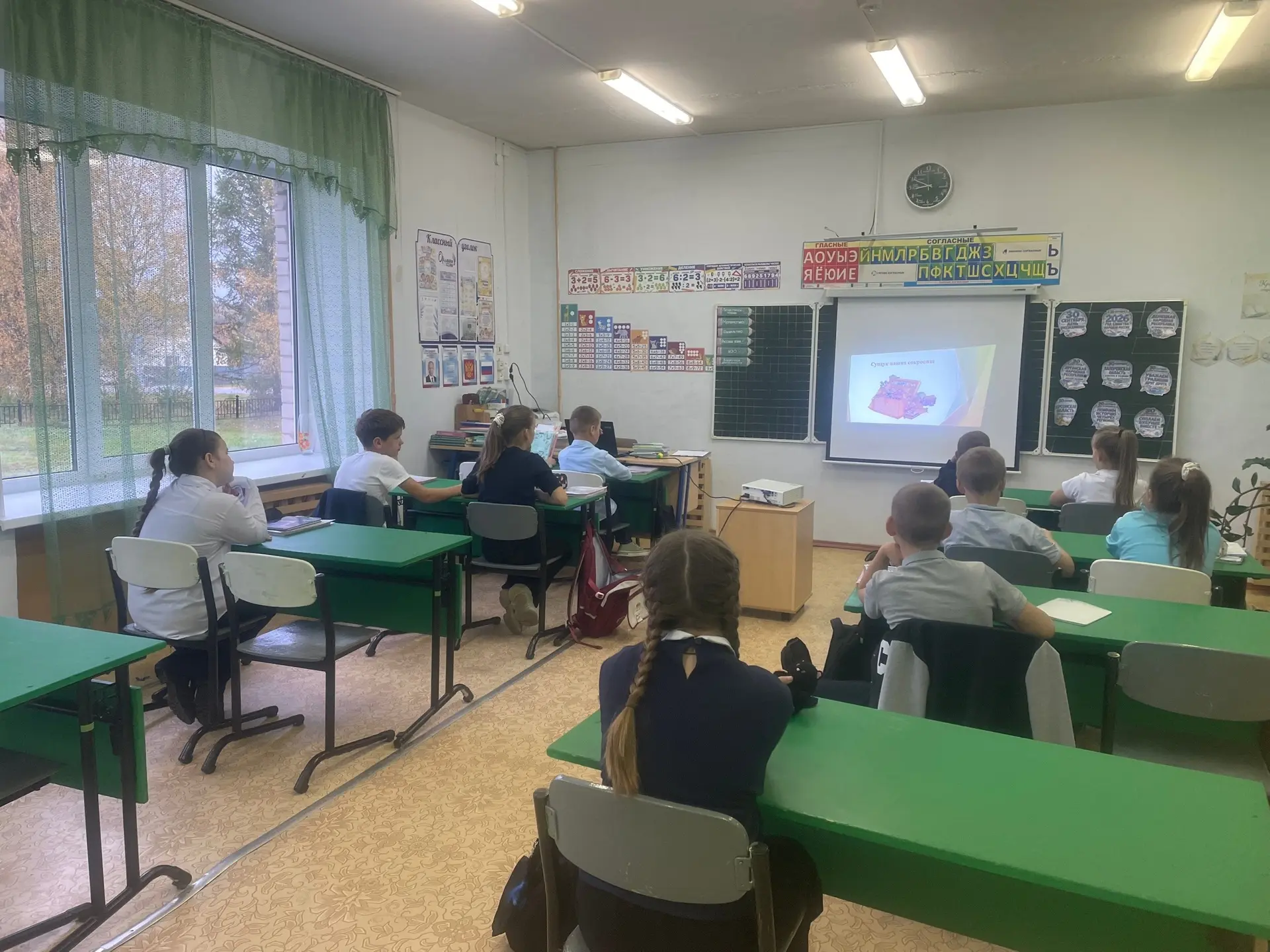 Сегодня в 3 классе прошел особенный час — час безопасности. Ребята превратились в насто...