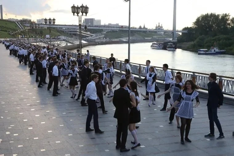 💃 400 пар выпускников станцуют вальс на набережной Туры 20 июня

Перед праздником пройдут митинги с