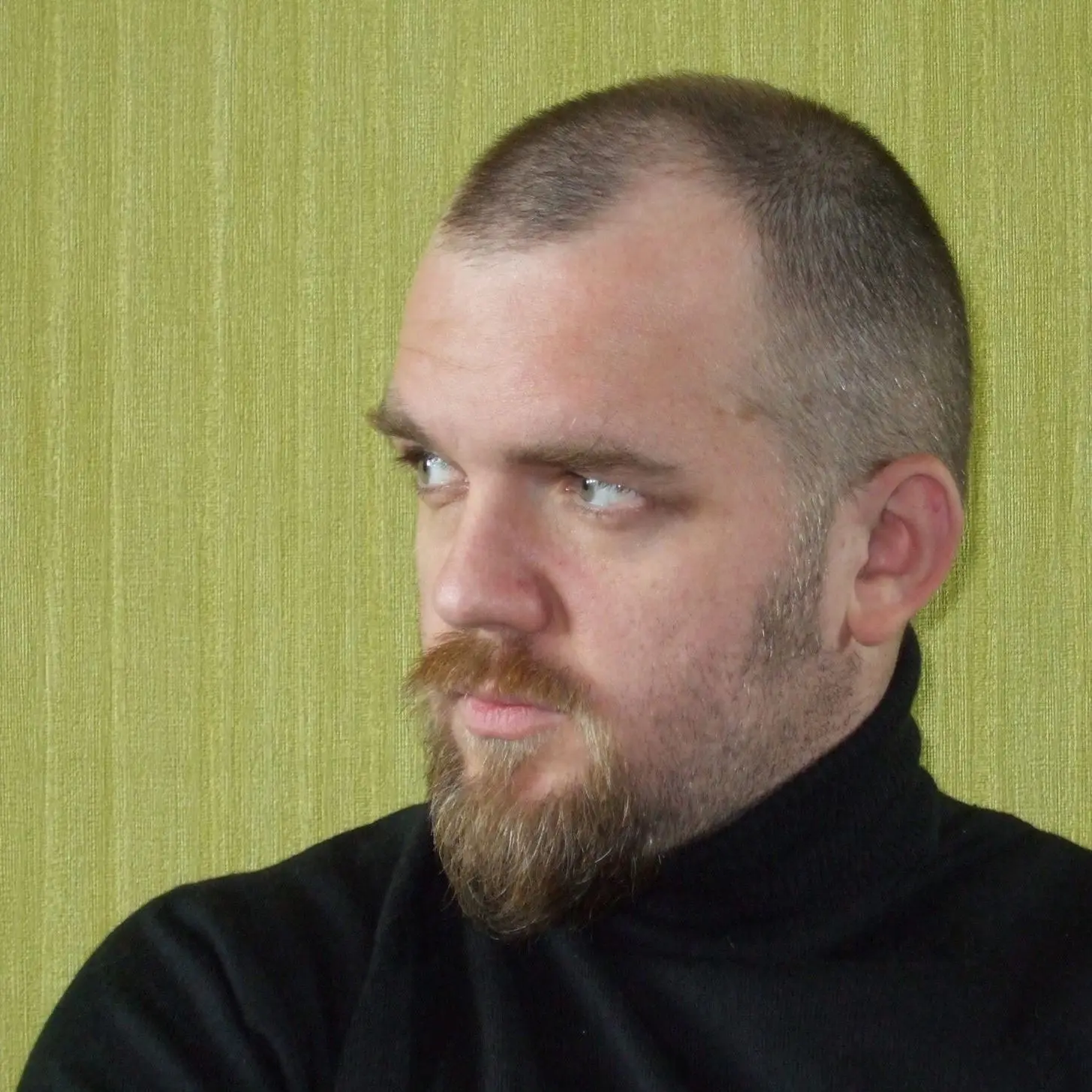 С удивлением обнаружил, что первые строки первого романа я написал серым рассветом поср...