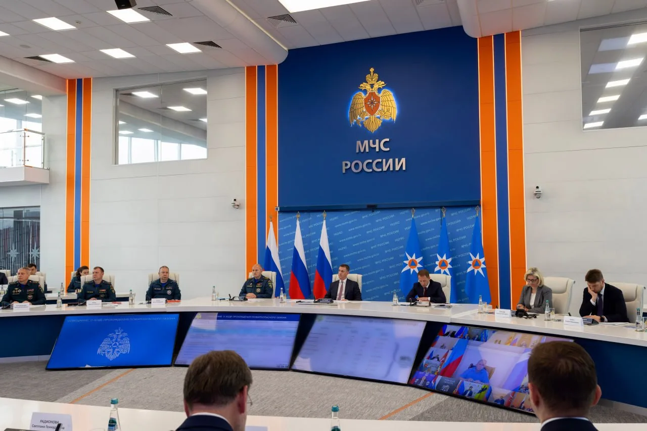 Принял участие во всероссийском совещании по прохождению пожароопасного сезона. Его про...