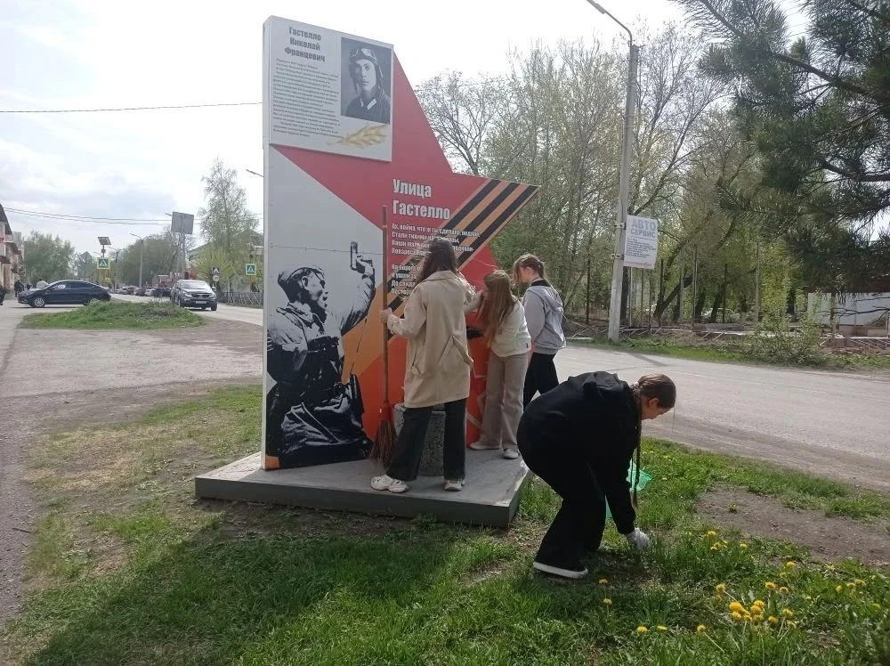 🕊️Помним!  День рождения Николая Гастелло  Сегодня, дежурный 6Е класс, навел порядок у памятника Ник