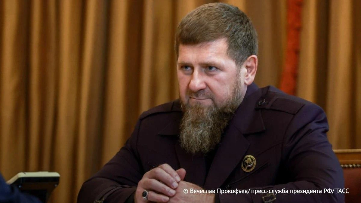 ▶️ Кадры вручения Кадырову крапового берета.