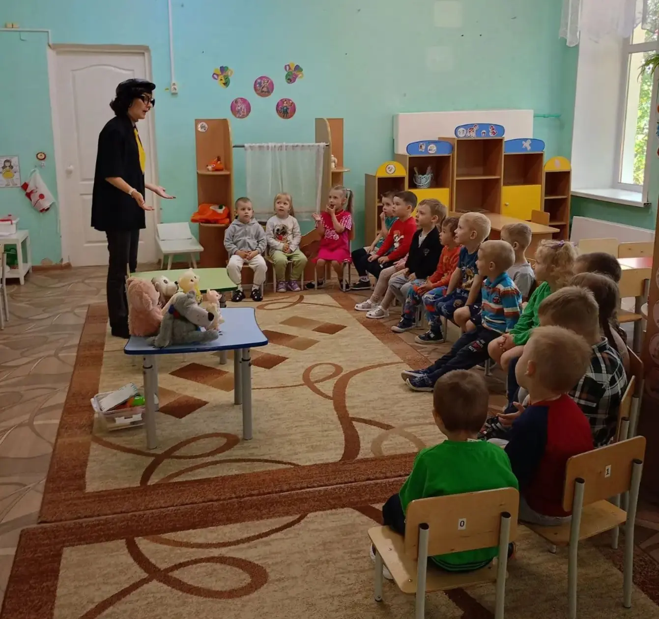1 сентября в группе "Капельки" прошёл тематический досуг "День знаний". В гости к ребят...