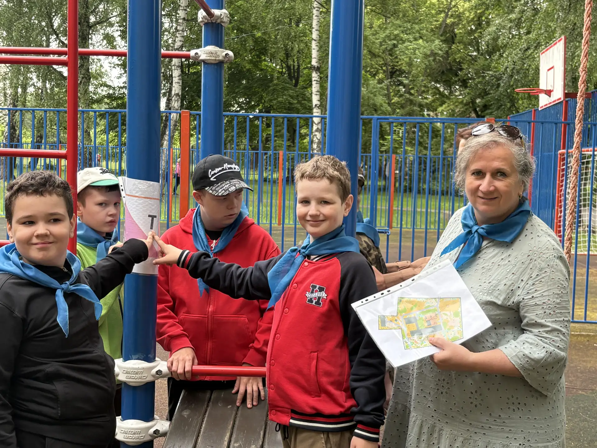 🧭В летнем лагере «Планета детства» Удельнинской школы-интерната с большим азартом прош...