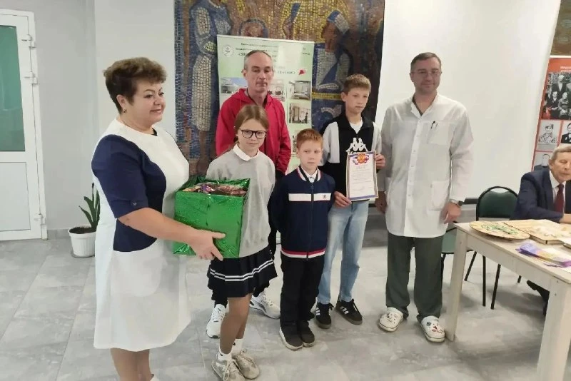 🏥 Дети-сироты подарили часы женской консультации Звениговской ЦРБ