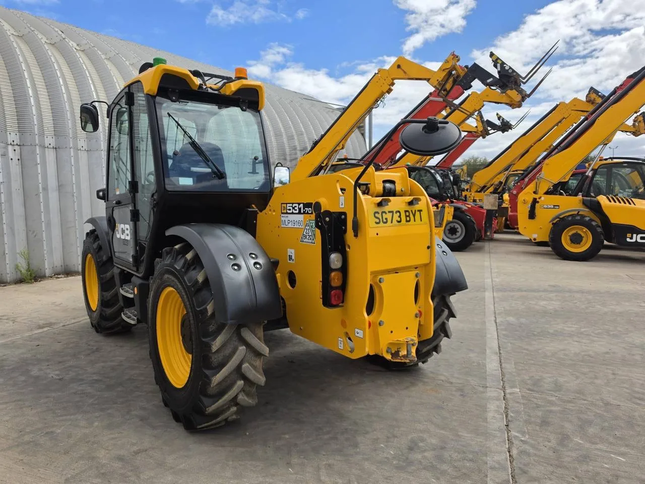 ‼️В наличии (срок прибытия 10 дней)‼️
JCB 531-70
👉Год выпуска: 2023
👉Наработка: 531 м/ч
👉ДВС 55 к