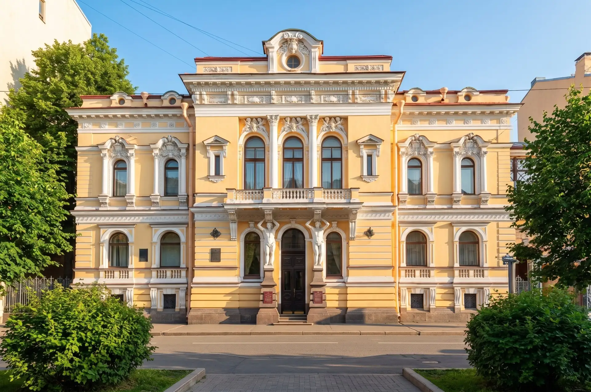 Фурштатская — одна из тех петербургских улиц, где на каждом шагу — особняк, достойный о...