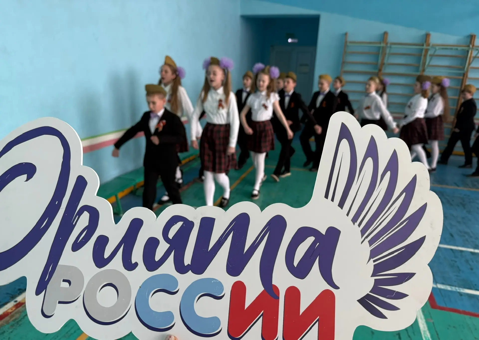 🇷🇺 Рука к сердцу! В преддверии великого Дня Победы в нашей гимназии прошёл традиционный Смотр строя 