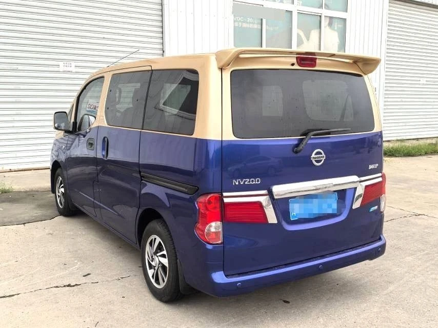 Ниссан NV200,