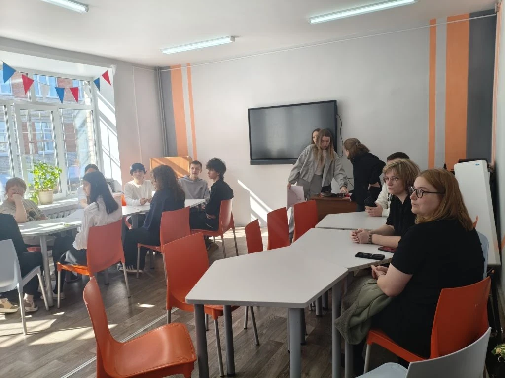 ✨ Строим будущее вместе: дизайн-игра с архитекторами! 🏗️💡  Сегодня в нашей школе кипела работа над п