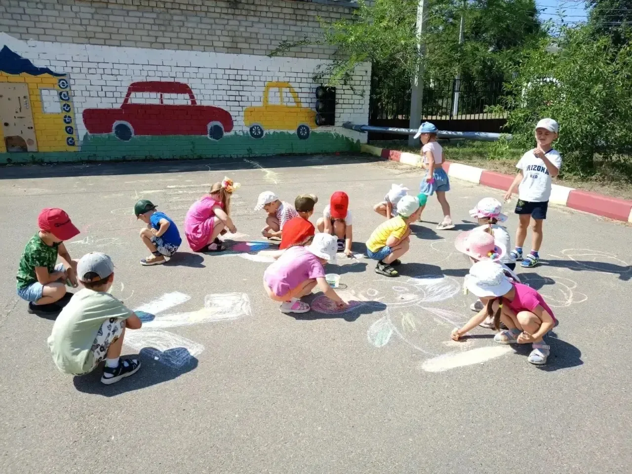 В средней группе 3 прошёл тематический "День художника". В этот день дети узнали много интересного и