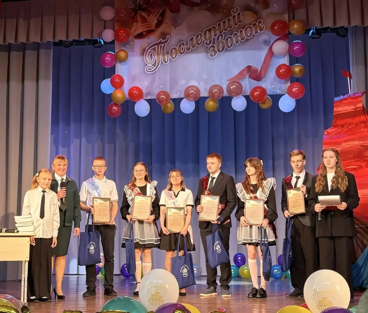 ⭐Нашим выпускникам посвящается! 
🔔Отзвенел майский Последний звонок, сданы все экзамены, вручены ат