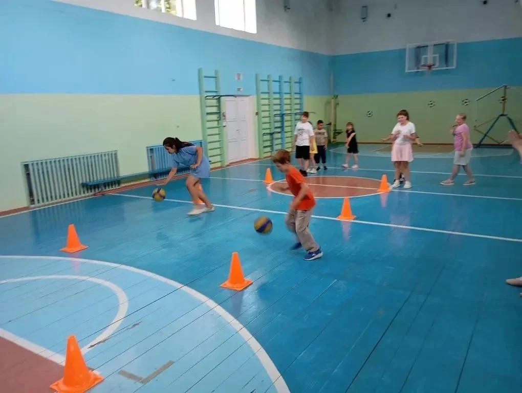 ☀️ Сегодня в нашем лагере царила атмосфера азарта, дружбы и здорового соперничества! В рамках антина