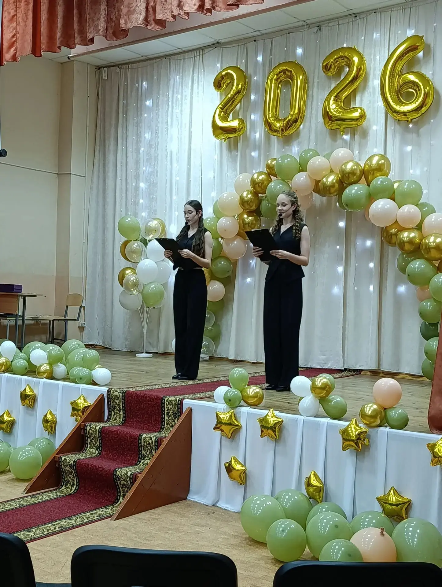 🎓 С праздником, выпускники!

27 июня в МОБУСОШ с. Воскресеновка состоялся один из самых важных и тр