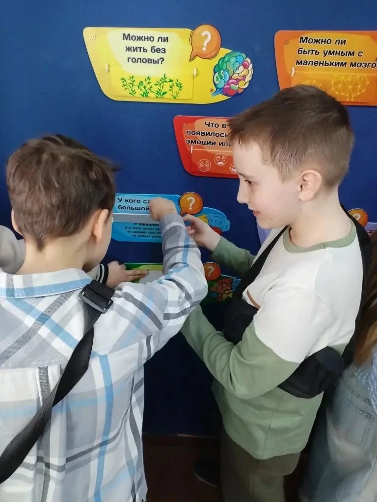 В мире науки и возможностей мозга!🧠  Ребята 4 «В» класса посетили интерактивный музей «Тайна мозга» 