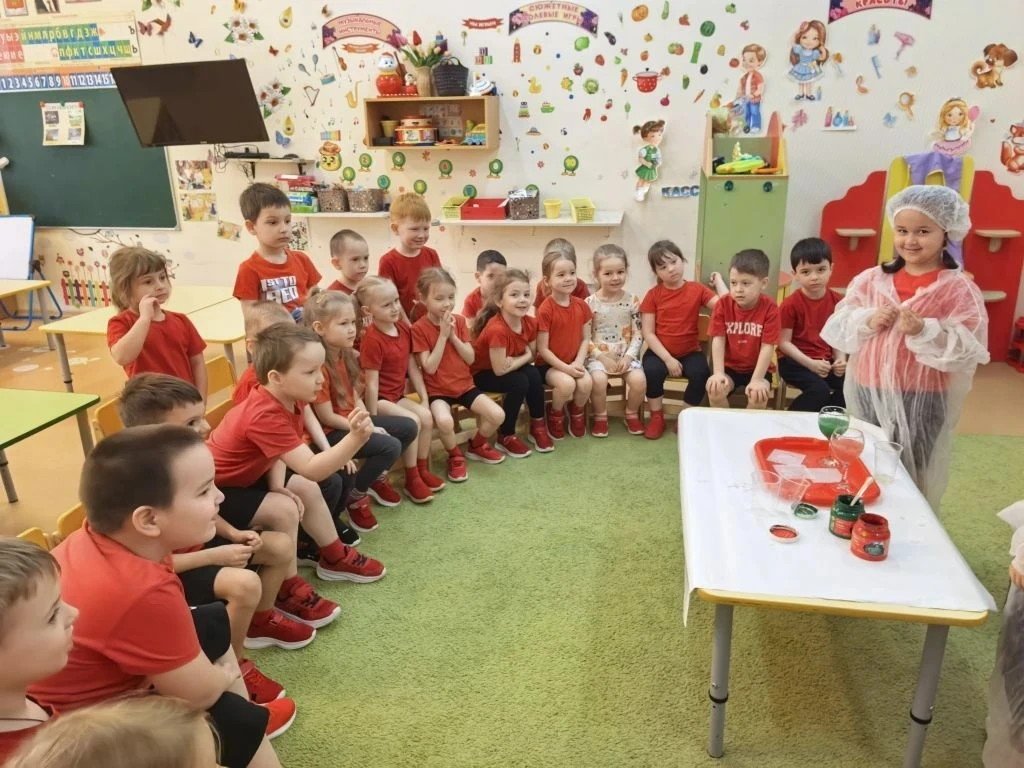 Сегодня ребята из средней группы «Фиалка»  дошкольного отделения "Ласточка" совершили настоящее науч